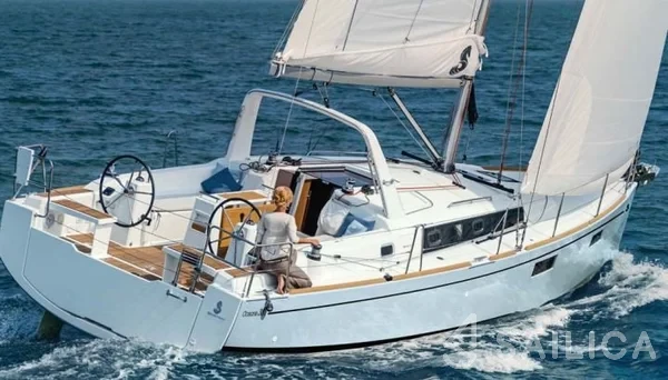 Oceanis 38.1 - Yacht Charter Sailica