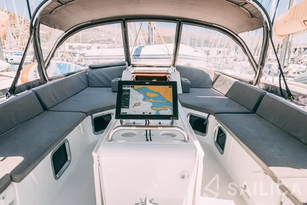 Jeanneau 54 - Yacht Charter Sailica