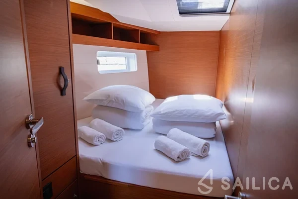 Jeanneau 54 - Yacht Charter Sailica