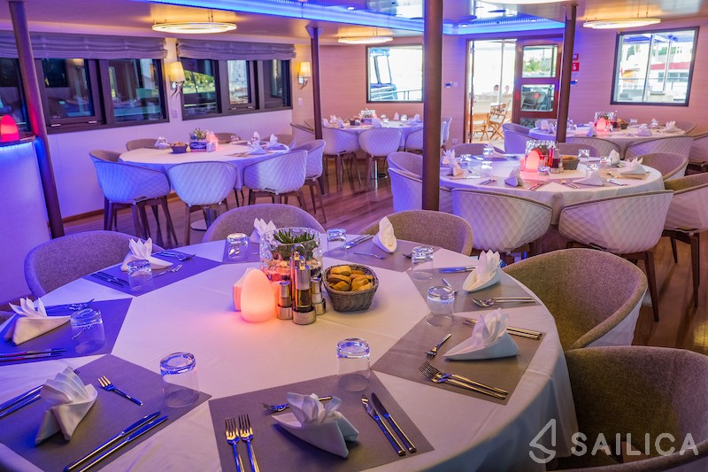 Motoryacht - Yacht Charter Sailica