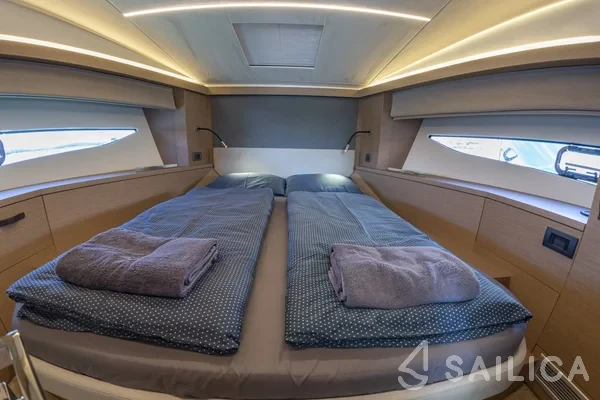 Prestige 42 Fly - Yacht Charter Sailica