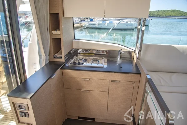 Prestige 42 Fly - Yacht Charter Sailica