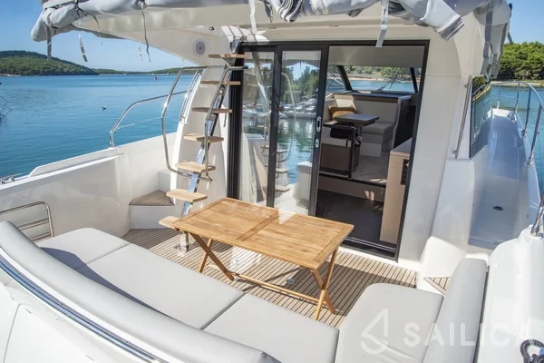Prestige 42 Fly - Yacht Charter Sailica
