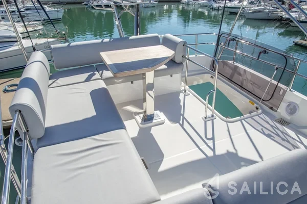 Prestige 42 Fly - Yacht Charter Sailica