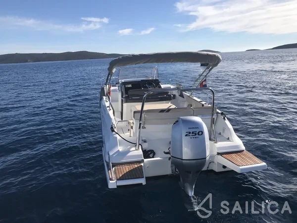 Beneteau Flyer 7.7 SUNdeck - Yacht Charter Sailica