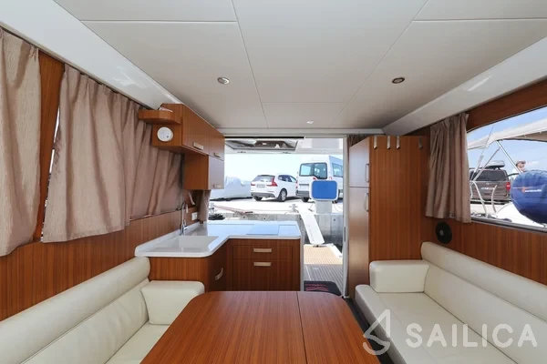 Greenline 33 - Yacht Charter Sailica