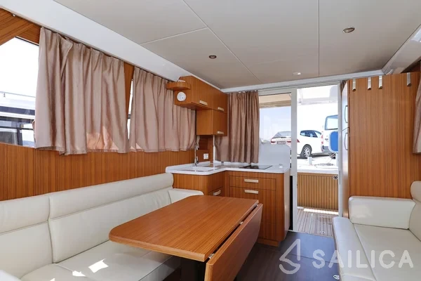 Greenline 33 - Yacht Charter Sailica