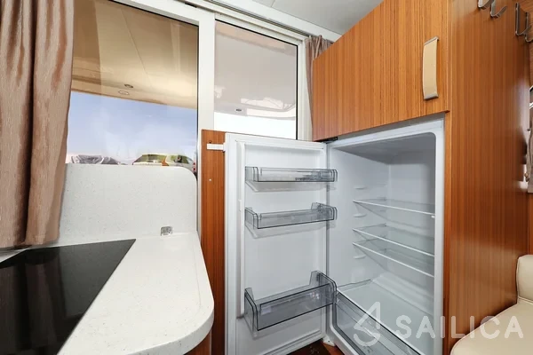 Greenline 33 - Yacht Charter Sailica