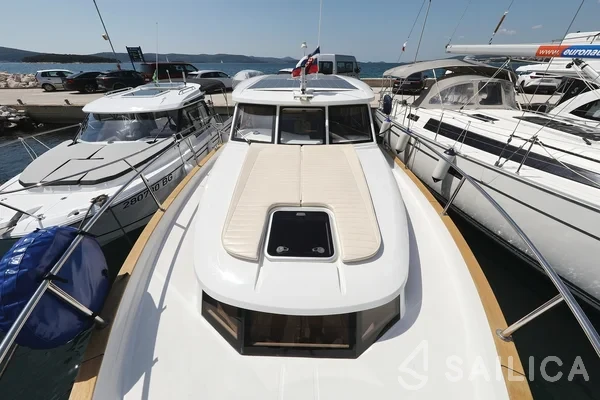 Greenline 33 - Yacht Charter Sailica