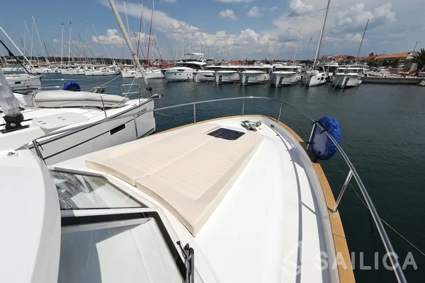 Greenline 33 - Yacht Charter Sailica
