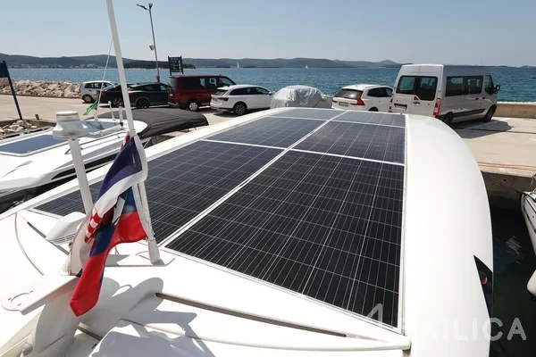 Greenline 33 - Yacht Charter Sailica