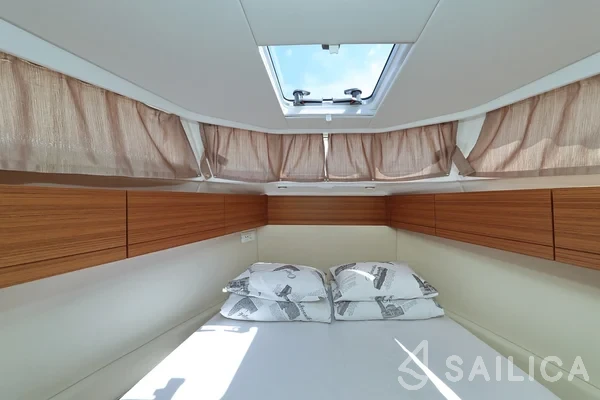 Greenline 33 - Yacht Charter Sailica