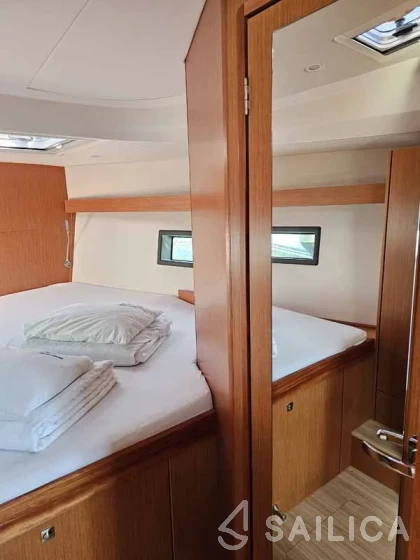 Bavaria C42 - Photo #54 Bavaria C42 - Yacht Charter Sailica
