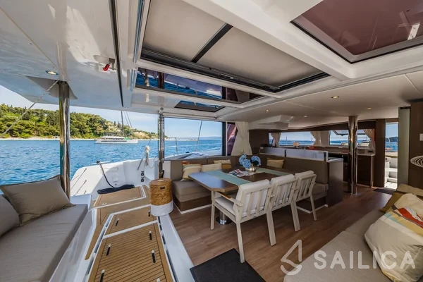 Bali 4.6 - Yacht Charter Sailica