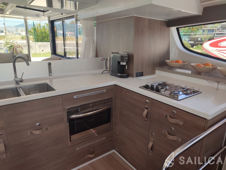 Bali 4.6 - Yacht Charter Sailica