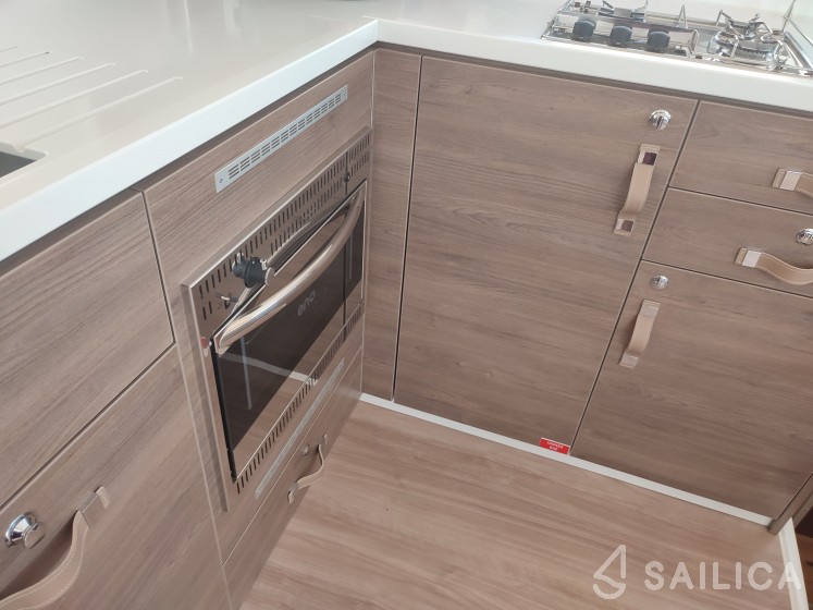 Bali 4.6 - Yacht Charter Sailica