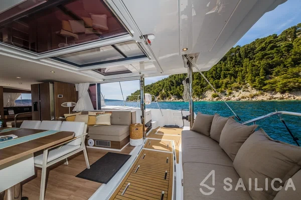 Bali 4.6 - Yacht Charter Sailica