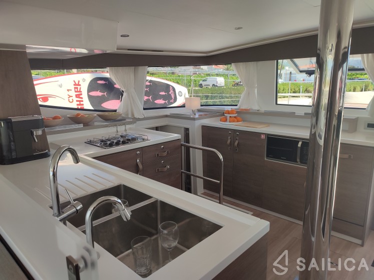 Bali 4.6 - Yacht Charter Sailica