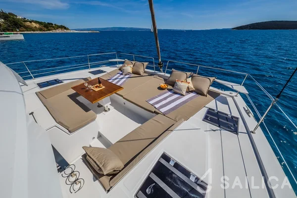 Bali 4.6 - Yacht Charter Sailica