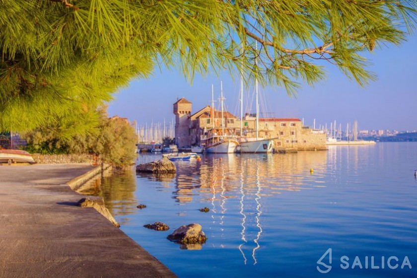 Bali 4.6 - Yacht Charter Sailica