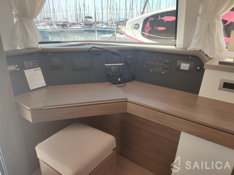 Bali 4.6 - Yacht Charter Sailica