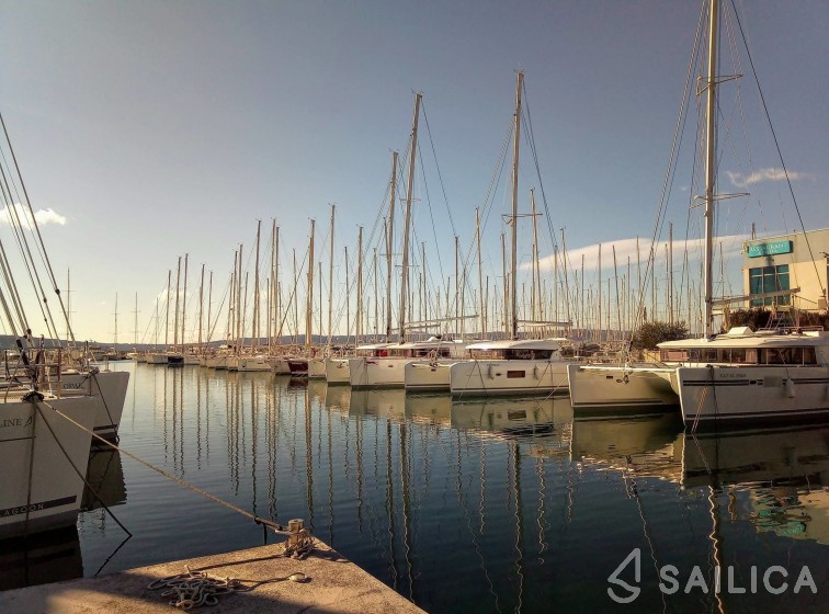 Bali 4.6 - Yacht Charter Sailica