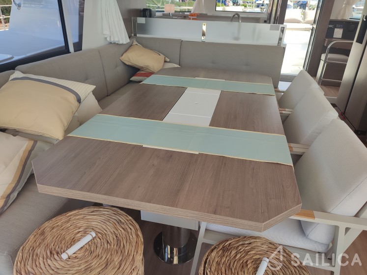 Bali 4.6 - Yacht Charter Sailica
