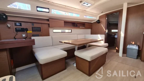 Oceanis 40.1 - Yacht Charter Sailica