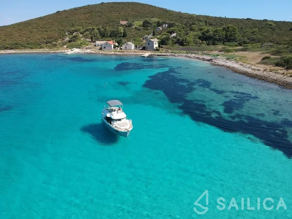 Swift Trawler 30 - Yacht Charter Sailica