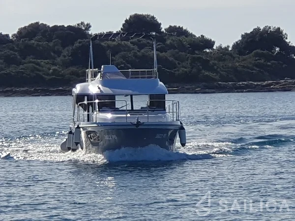Swift Trawler 30 - Yacht Charter Sailica