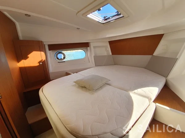 Swift Trawler 30 - Yacht Charter Sailica