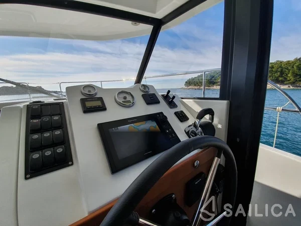 Swift Trawler 30 - Yacht Charter Sailica