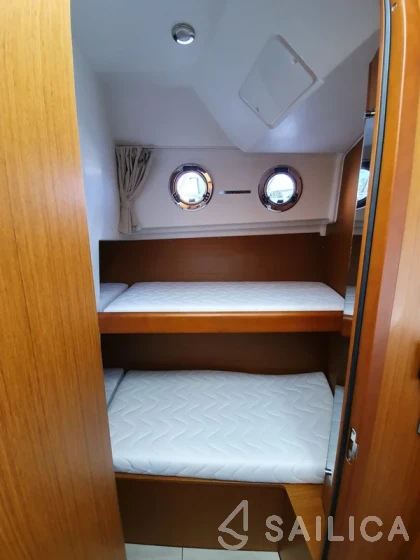 Swift Trawler 30 - Yacht Charter Sailica