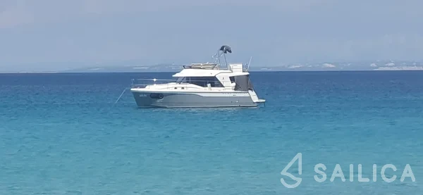 Swift Trawler 30 - Yacht Charter Sailica