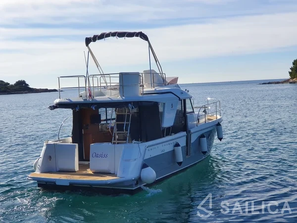 Swift Trawler 30 - Yacht Charter Sailica