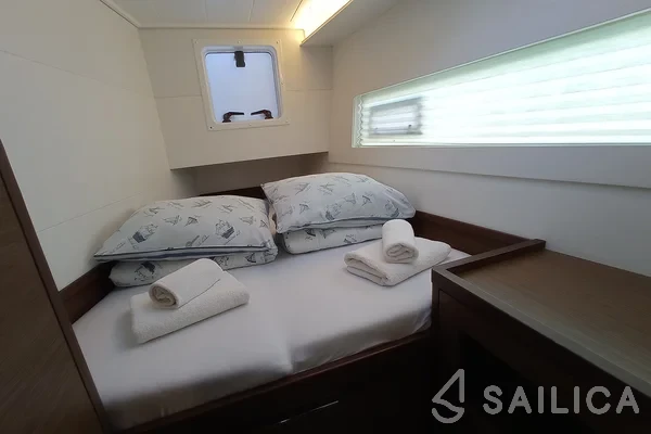 Lagoon 40 - Yacht Charter Sailica