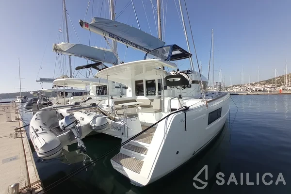 Lagoon 40 - Yacht Charter Sailica