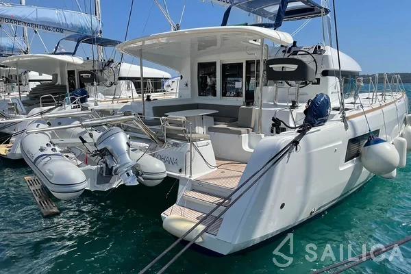 Lagoon 40 - Yacht Charter Sailica