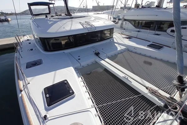 Lagoon 40 - Yacht Charter Sailica