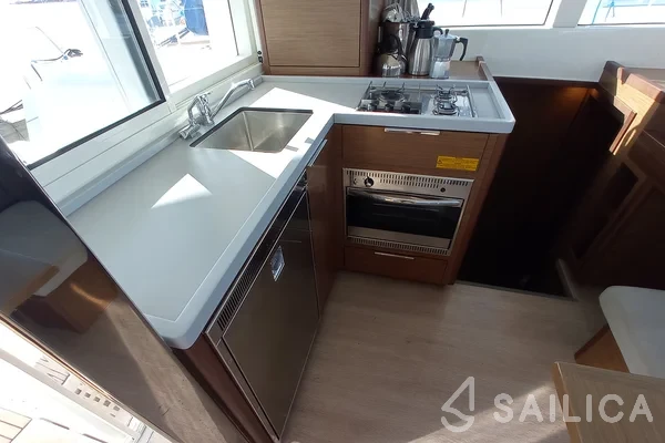 Lagoon 40 - Yacht Charter Sailica