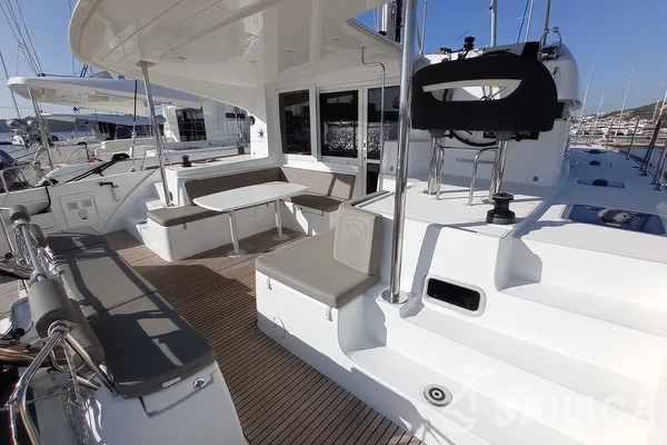 Lagoon 40 - Yacht Charter Sailica