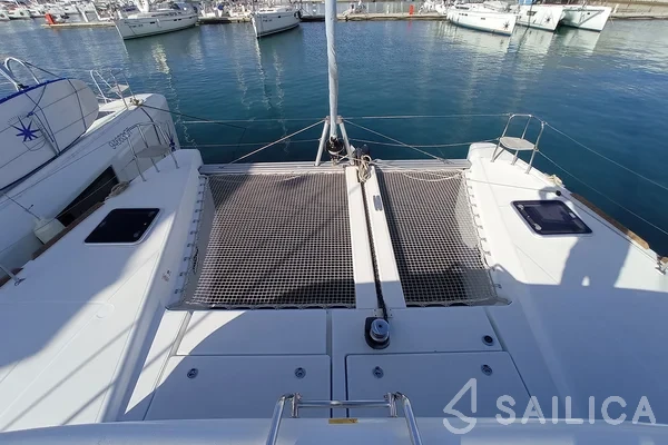 Lagoon 40 - Yacht Charter Sailica
