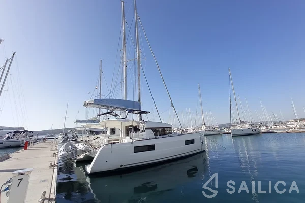 Lagoon 40 - Yacht Charter Sailica