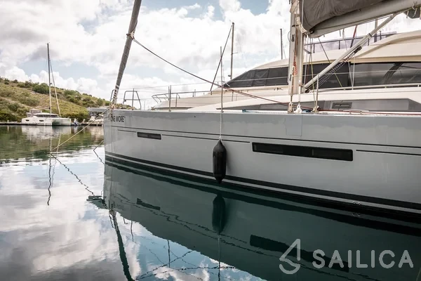 More 55 - Yacht Charter Sailica