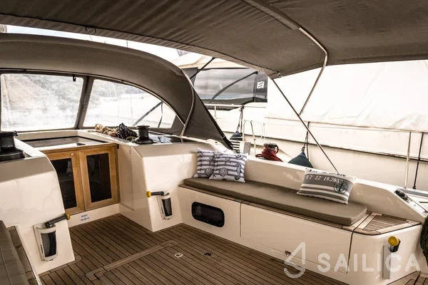 More 55 - Yacht Charter Sailica