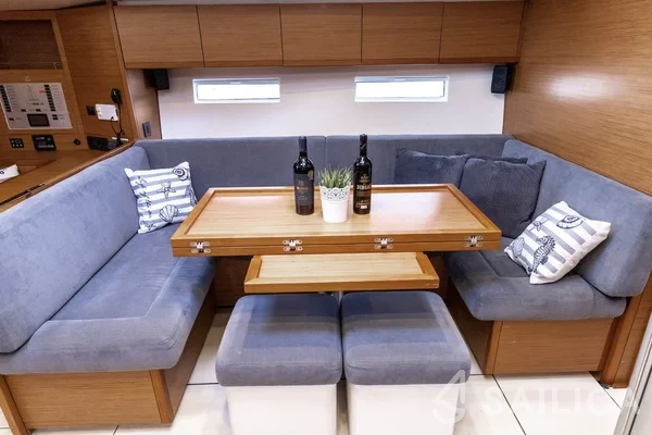 More 55 - Yacht Charter Sailica