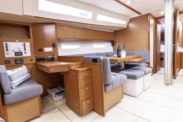 More 55 - Yacht Charter Sailica