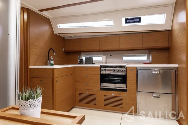 More 55 - Yacht Charter Sailica