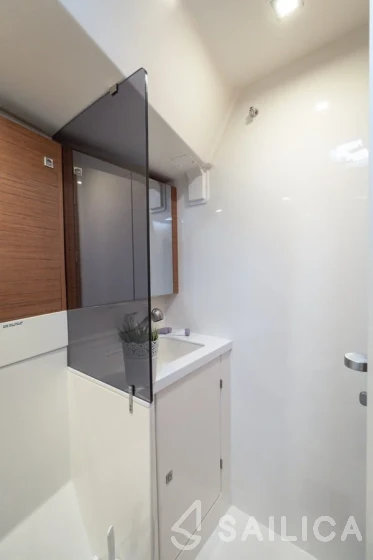 More 55 - Yacht Charter Sailica