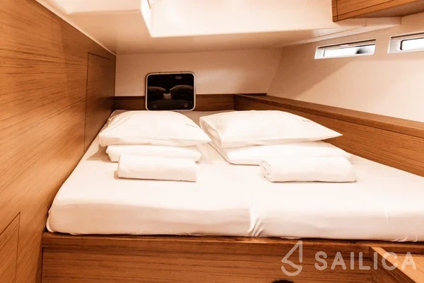More 55 - Yacht Charter Sailica